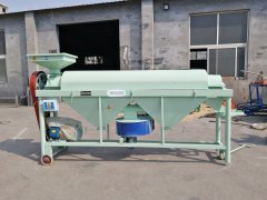 黑龍江哈爾濱李經理訂購的中型水稻打毛機、稻種脫芒機裝車發貨